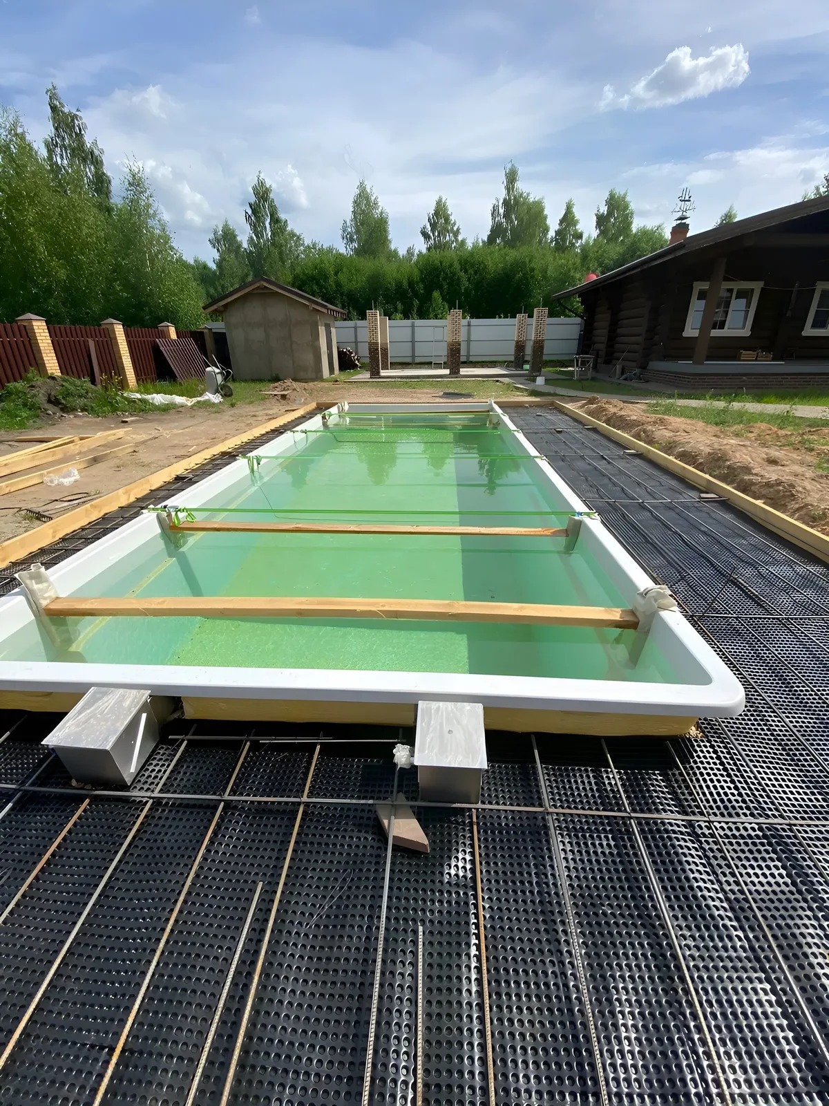 Laguna 9 — вечернее освещение в Омске